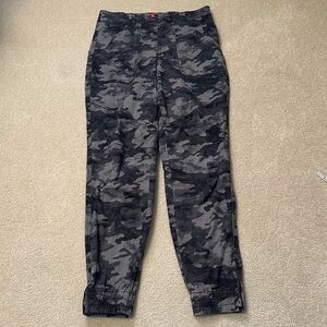 Spanx stretch twill gray camo jogger pants (pull on no zipper) size M